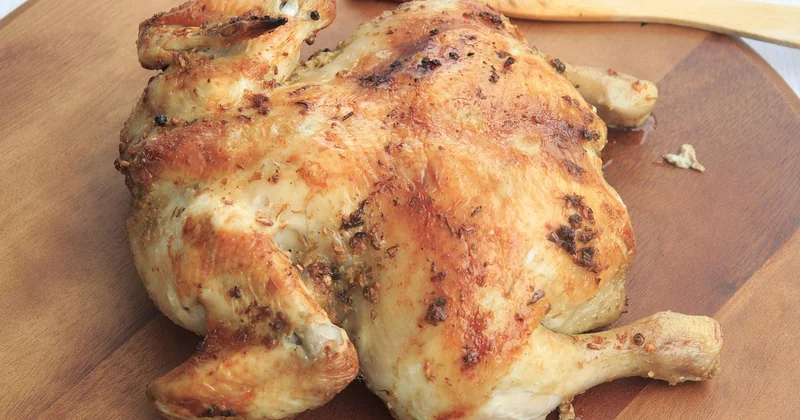 Comment obtenir un poulet rôti au four croustillant